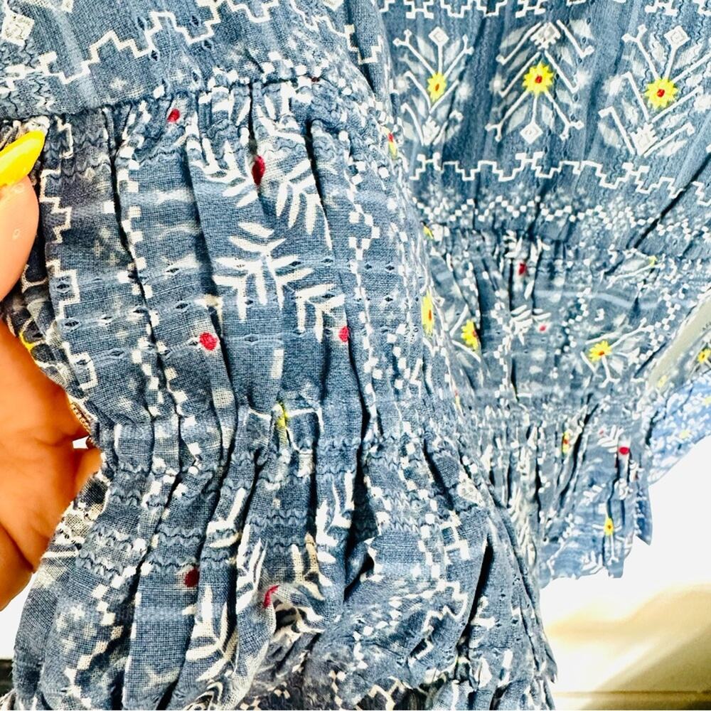 NEW ANTHROPOLOGIE FOREVER THAT GIRL Blue White Floral Smock VNeck Blouse Top XS - Picture 3 of 13